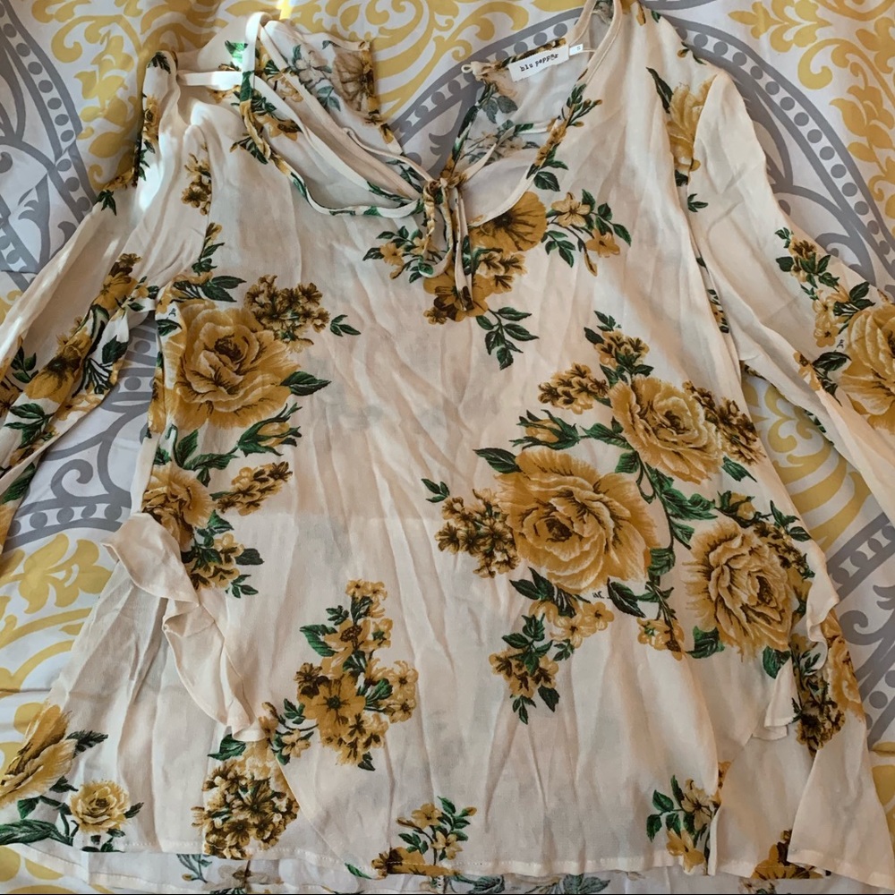 Blu Pepper Floral Creme Top